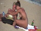 Camara oculta en playa nudista